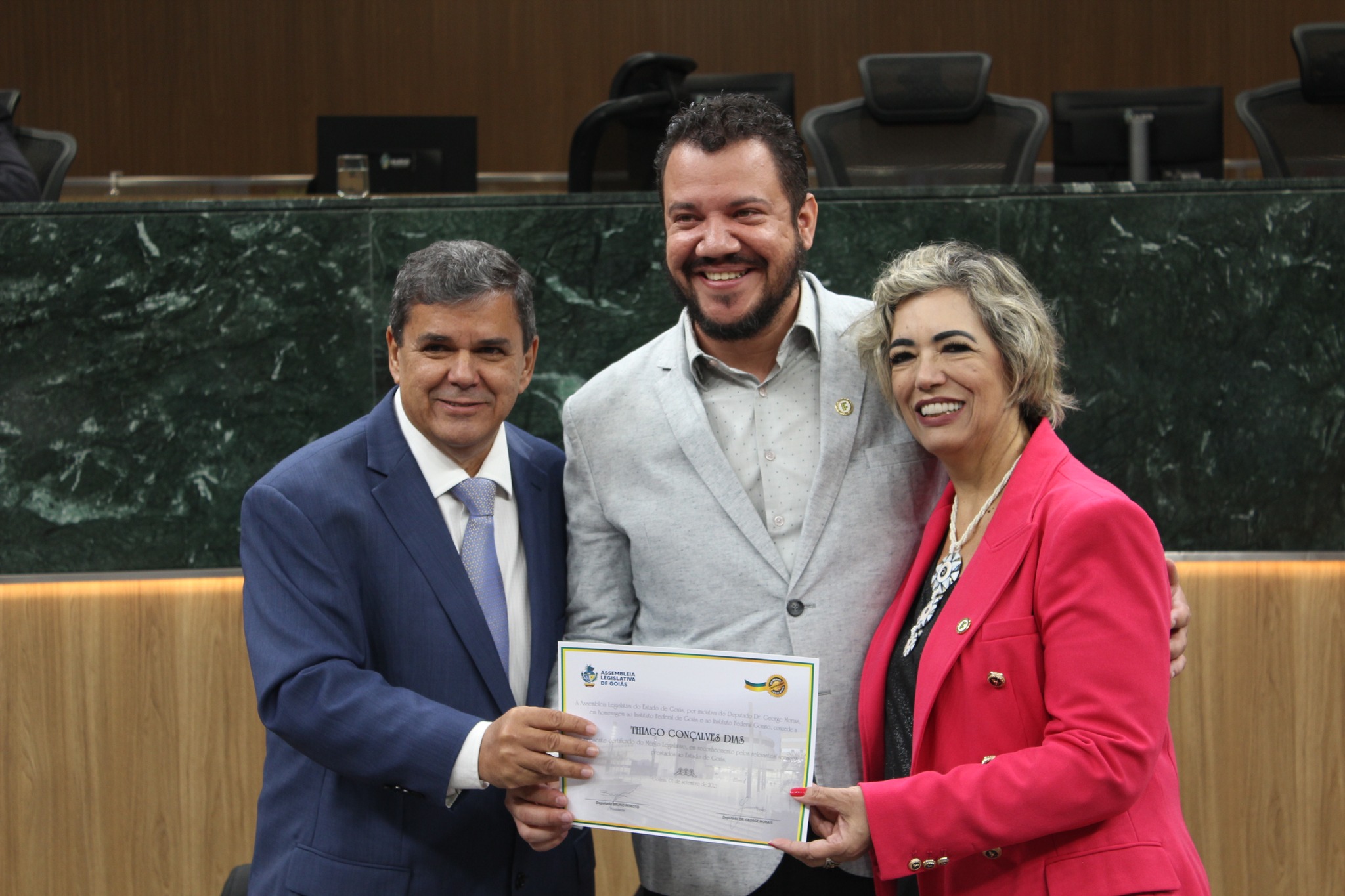 Diretor-geral do Câmpus Formosa, professor Thiago, com o deputado estadual George Moraes e a reitora do IFG, professora Oneida